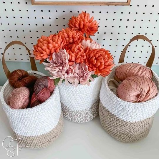 Hartfield Hanging Basket by Stitching Together