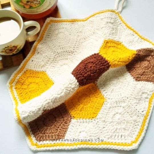 Free Crochet Pattern - Hexagon Honeycomb Dishcloth - Raffamusa Designs