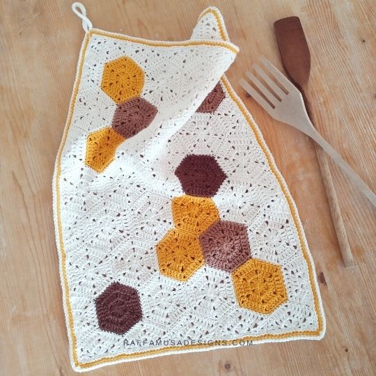Honeycomb Kitchen Towel - Free Crochet Pattern - Raffamusa Designs