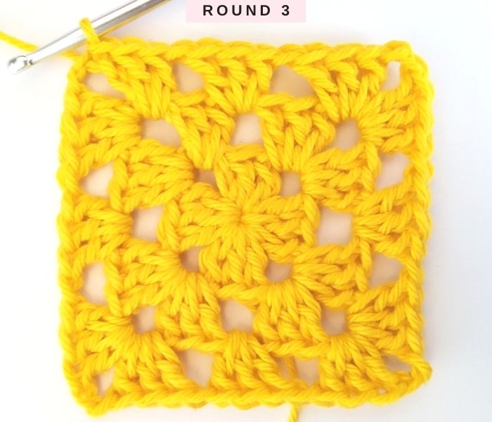 How to crochet a granny square - Free Tutorial - Round 3 - Raffamusa Designs