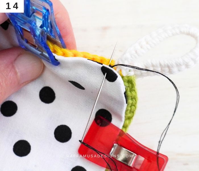 Start sewing around using the blanket stitch
