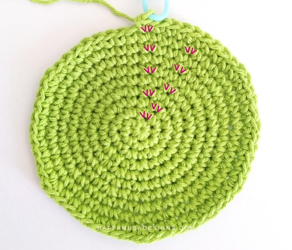 How to single crochet a circle - odd numbered rows - Raffamusa Designs