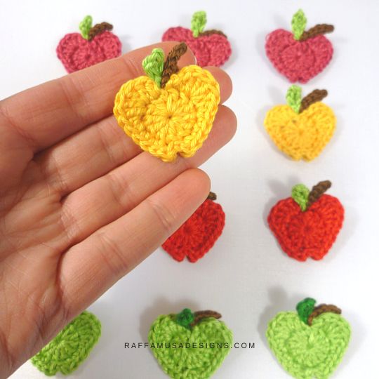 Crochet Apple Applique - Raffamusa Designs