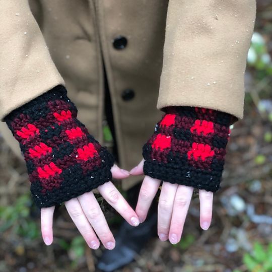 Itchin' for some Stitchin' - Plaid Fingerless Gloves