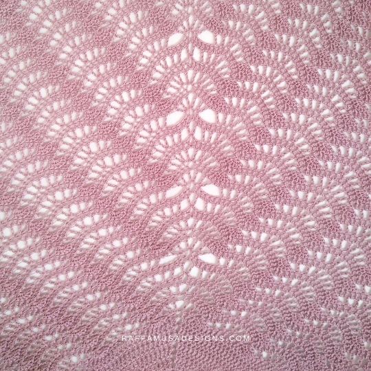 Detail of the lace motif used to crochet the Lace Fan Shawl - Raffamusa Designs