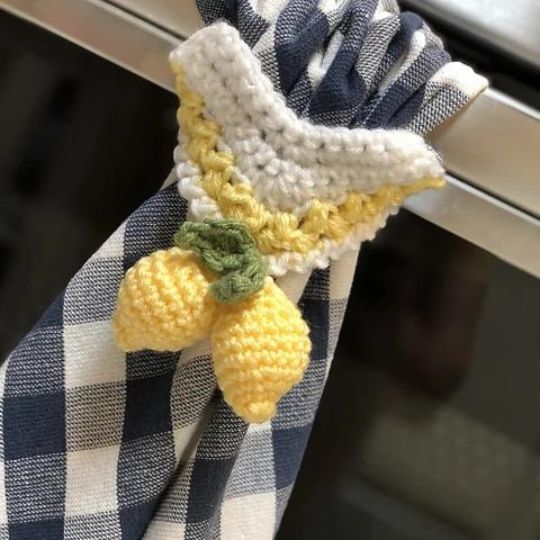 Lemon Farmhouse Towel Topper - Krissy's Over The Mountain Crochet