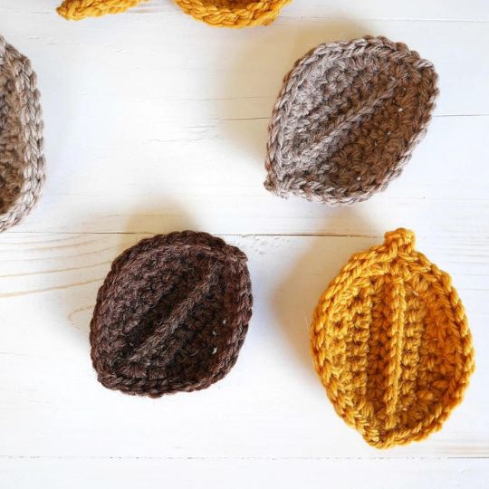 Malloo Knits - Crochet Autumn Leaves