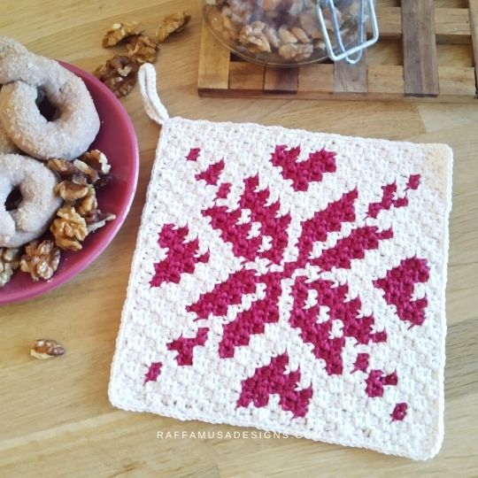 Mini-C2C Crochet Nordic Christmas Potholder - Free Pattern