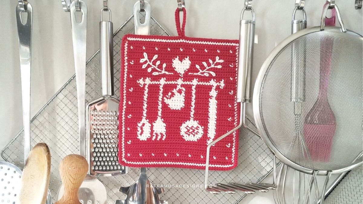 Nana's Kitchen Potholder - Free Tapestry Crochet Pattern - RaffamusaDesigns