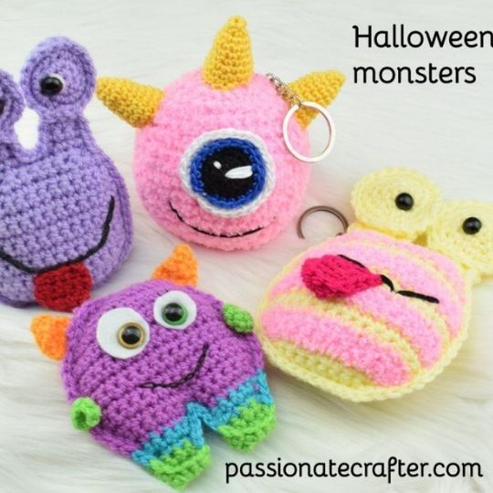 Passionate Crafter - Spooky Halloween Monsters Keychain