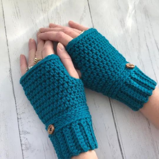 Prims n Stitches - Easy and Quick Fingerless Gloves