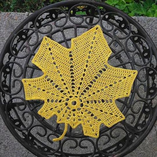 Robootkomania - Crochet Autumn Leaf