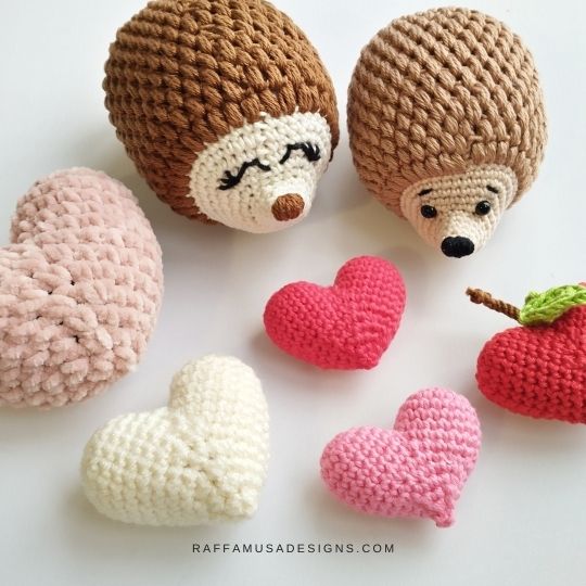 Romantic Hedgehog and Hearts Amigurumi - Free Crochet Pattern - Raffamusa Designs