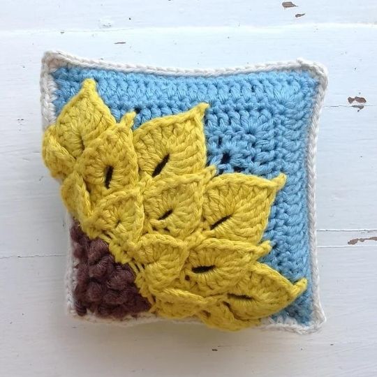 Sunflower Square by Suvi's Crochet