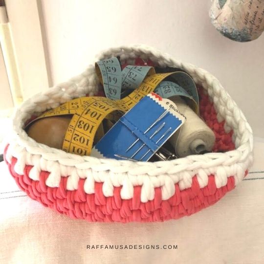 T-Shirt Yarn Heart Basket - Valentines Free Crochet Pattern - RaffamusaDesigns
