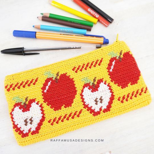Crochet Apple Pencil Case - Raffamusa Designs