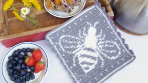 Tapestry Crochet Bee Potholder - Free Pattern - RaffamusaDesigns