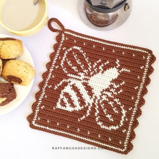 Tapestry Crochet Bee Potholder - Raffamusa Designs