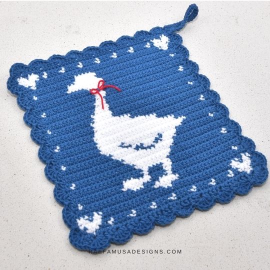 Tapestry Crochet Goose Potholder - Free Pattern - Raffamusa Designs