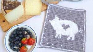 Tapestry Crochet Pig Potholder - Free Crochet Pattern - RaffamusaDesigns