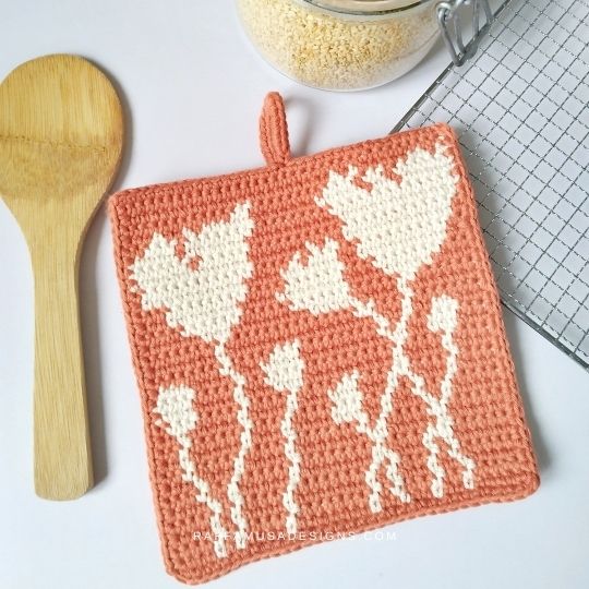 Tapestry Crochet Poppy Field Potholder - Raffamusa Designs