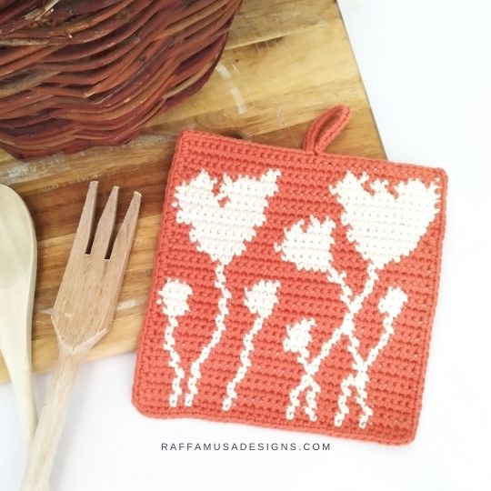 Poppy Field Potholder - Tapestry Crochet - Raffamusa Designs