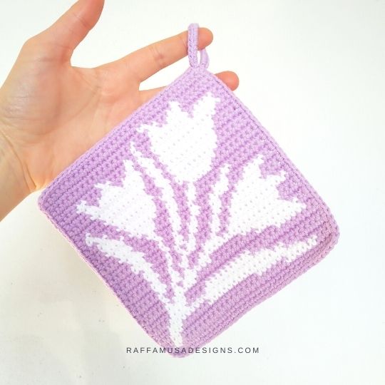 Free Pattern - Tapestry Crochet Tulips Potholder - Raffamusa Designs