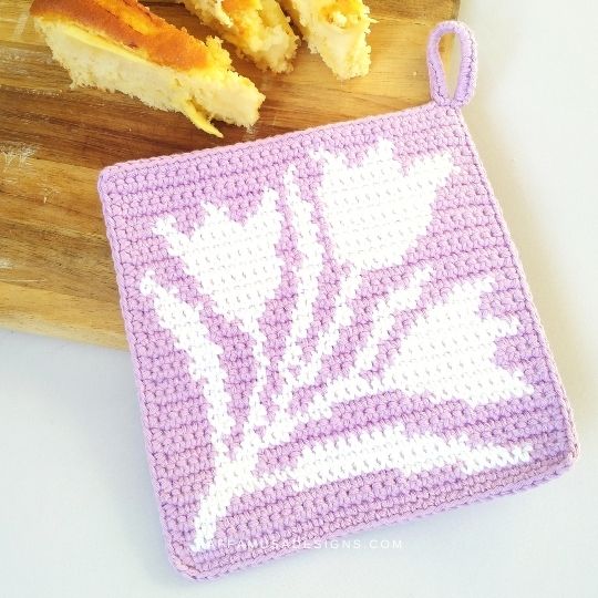Tulips Potholder - Free Tapestry Crochet Pattern - Raffamusa Designs
