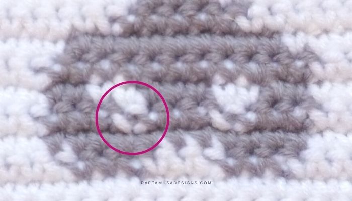 Tapestry Crochet Tutorial - Color Change on the Wrong Side - Method 1 - Raffamusa Designs