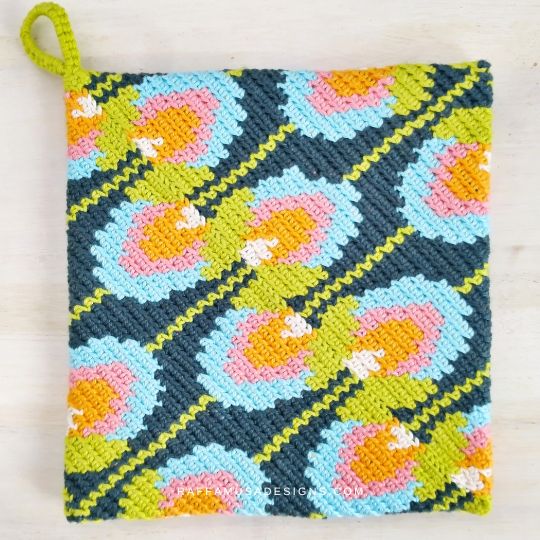 That '70s Tapestry Crochet Potholder - Raffamusa Designs