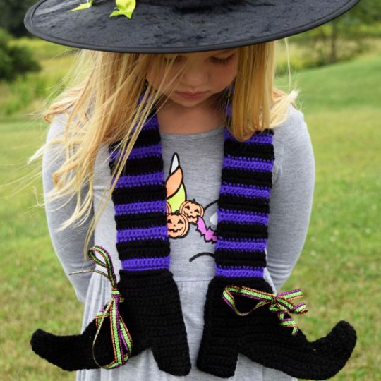 The Crafter Life - Witch Legs Scarf