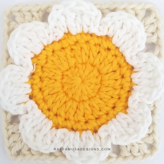 White Flower Granny Square - Free Crochet Pattern - Raffamusa Designs