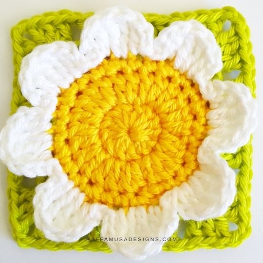 Crochet White Flower Granny Square - Raffamusa Designs